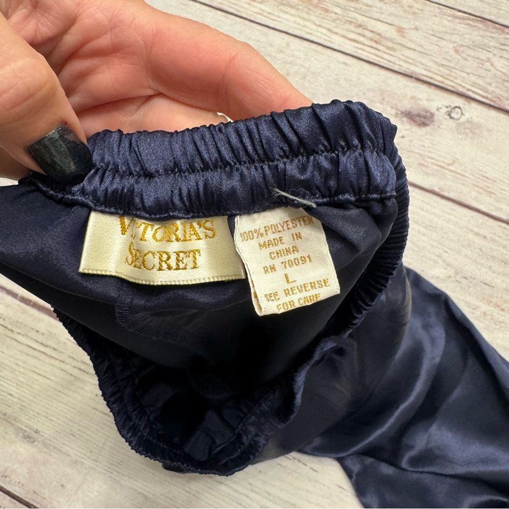 Victoria’s Secret Gold Label Vintage Pajama Set Satin Silky Red Navy Size Large - Picture 8 of 14